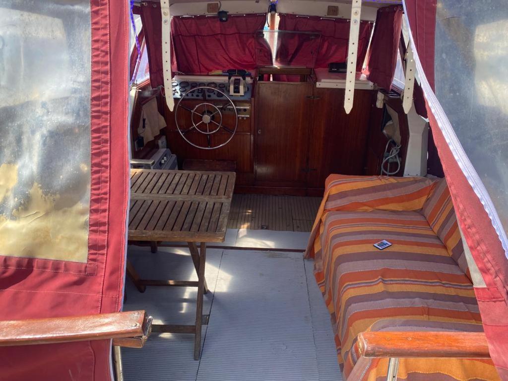 Bateau Hebergement Insolites ลูกัท ภายนอก รูปภาพ