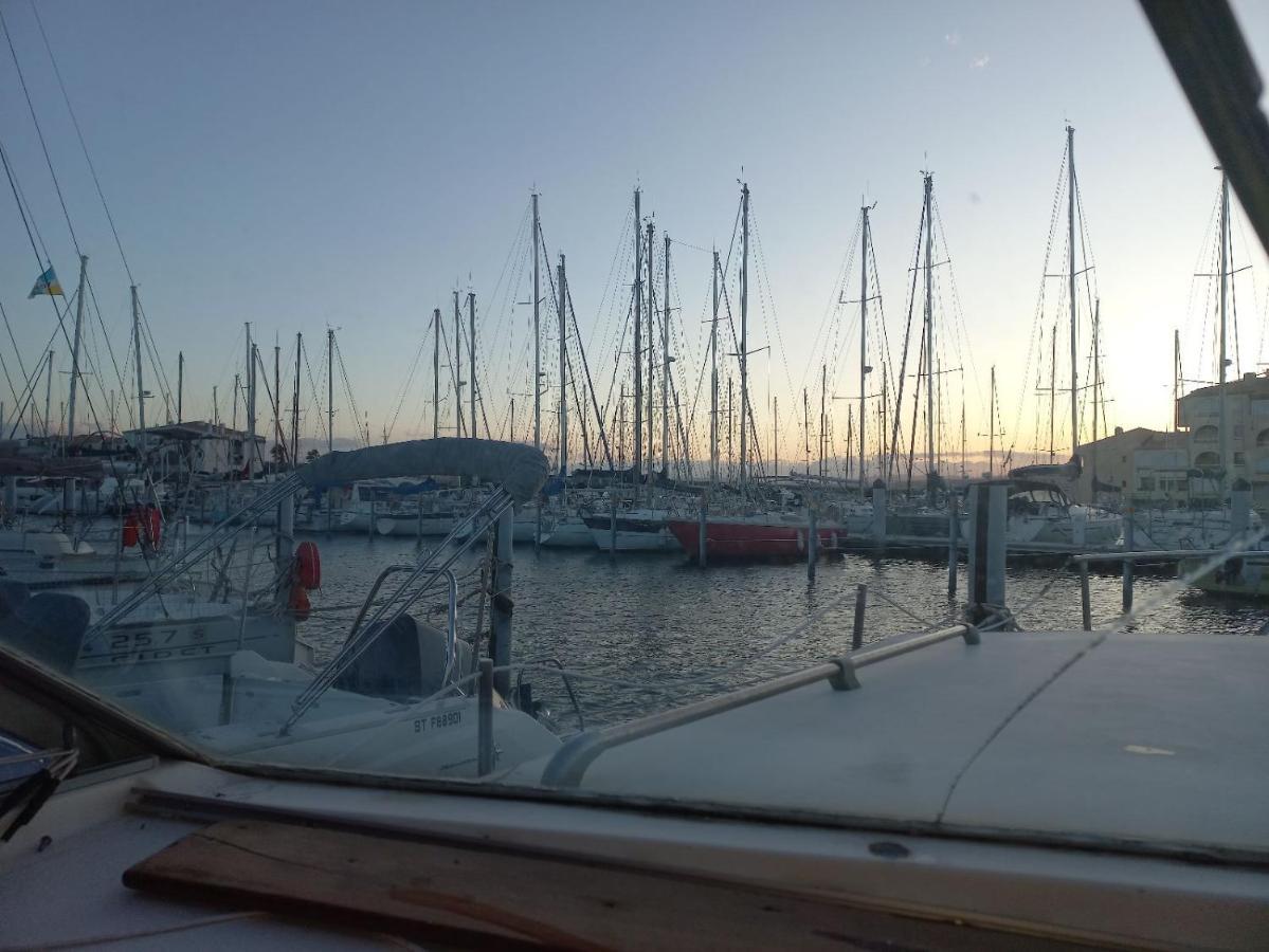 Bateau Hebergement Insolites ลูกัท ภายนอก รูปภาพ